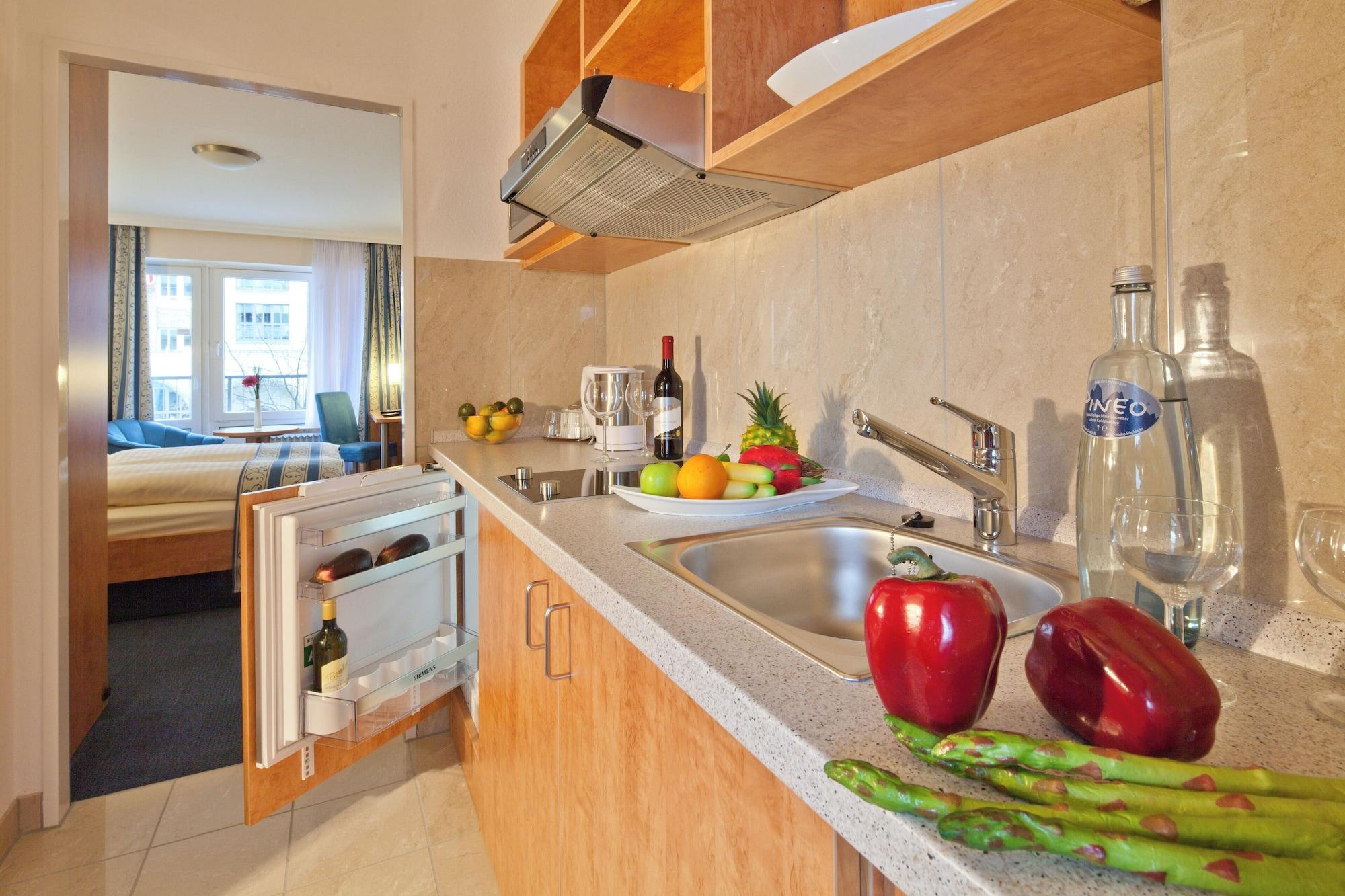 غرفة اقتصادية عائلية بمطبخ صغير، Room in B&B - Studio for 2 People in Hamburg Mitte, Cozy and Modern 5/7