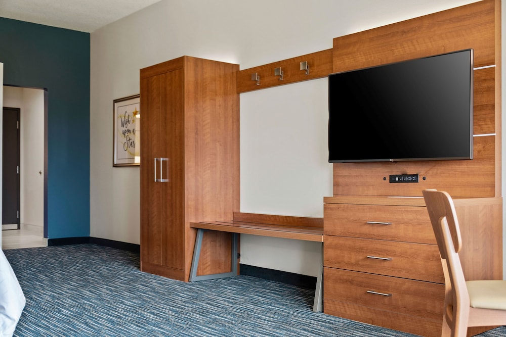 Holiday Inn Express Suites Orlando Lk Buena Vista Area 35/60