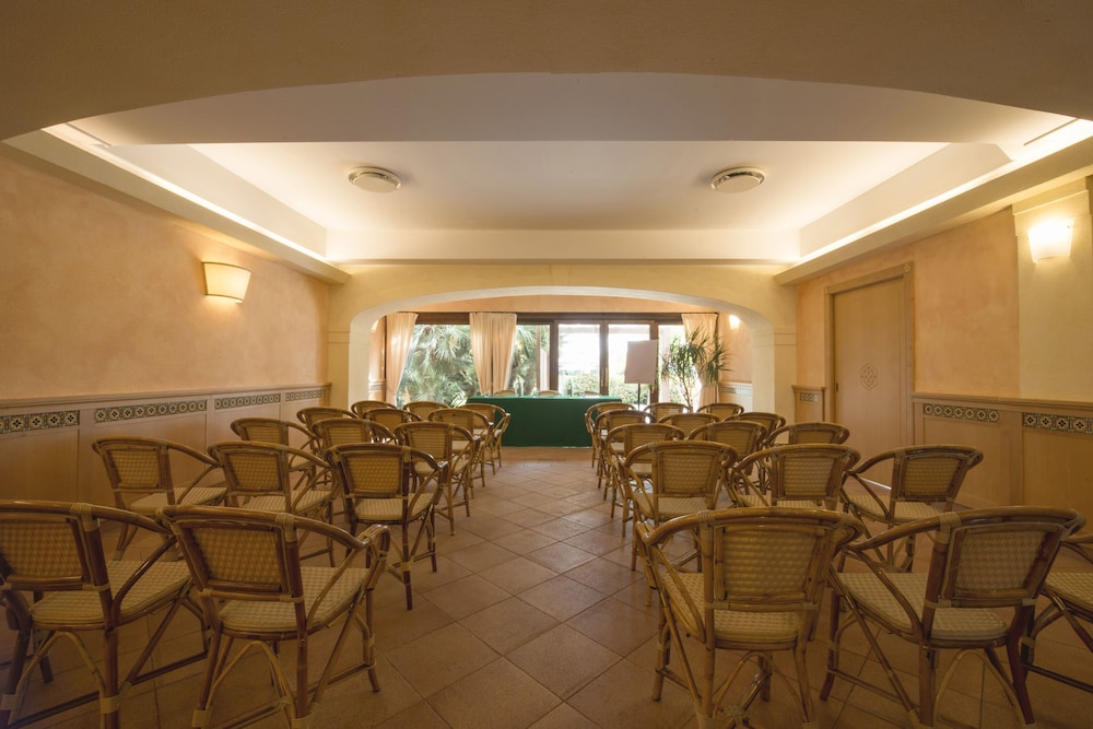 Lantana Resort Hotel and Apartments 53/68