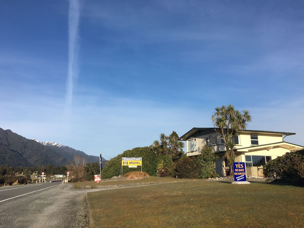 Glacier View Motel 3/68