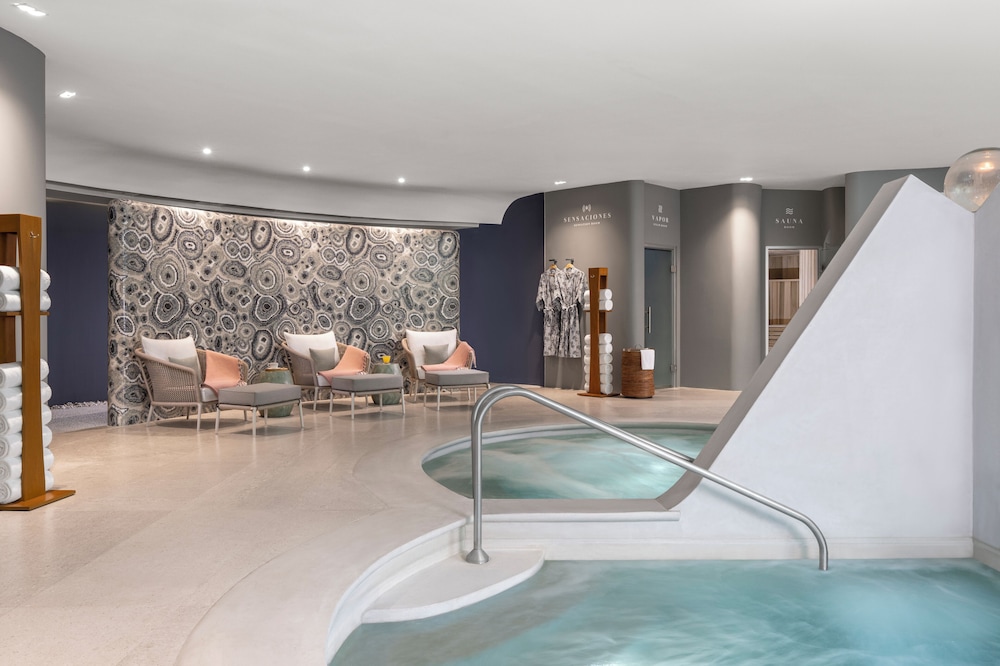 Grand Velas Boutique Hotel 75/104