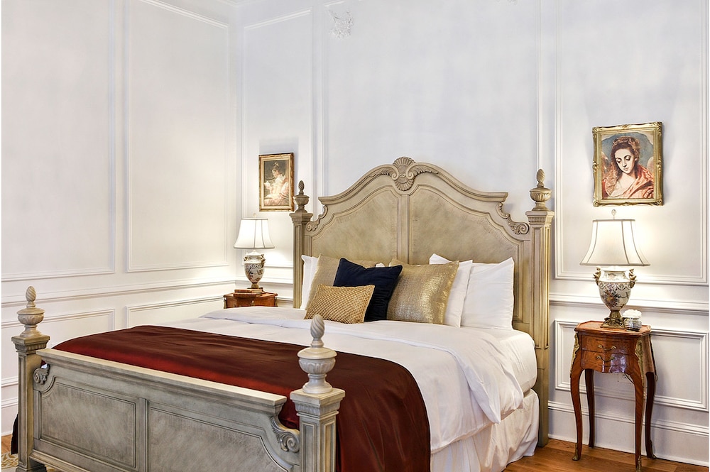 French Quarter Mansion 28/50