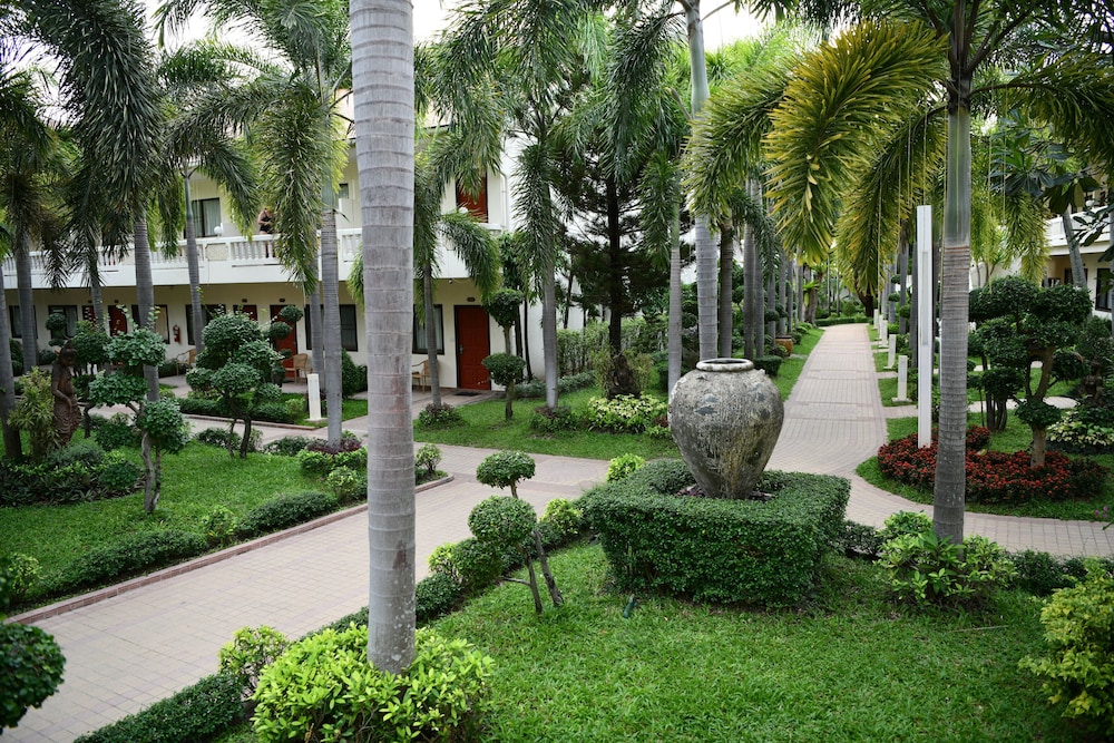 Thai Garden Resort 100/105