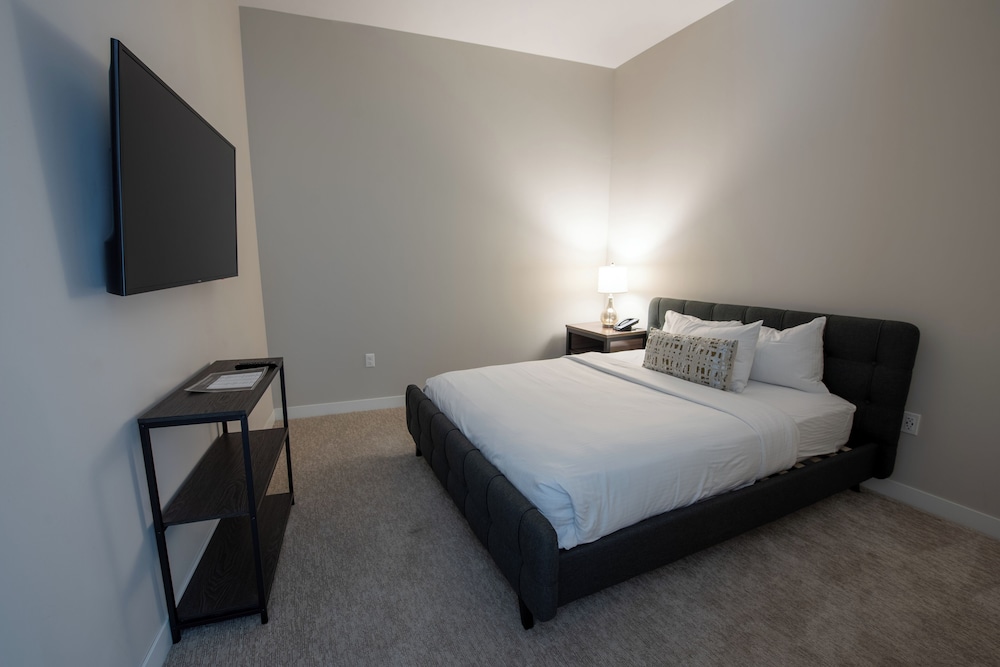 ROOM, SINGLE