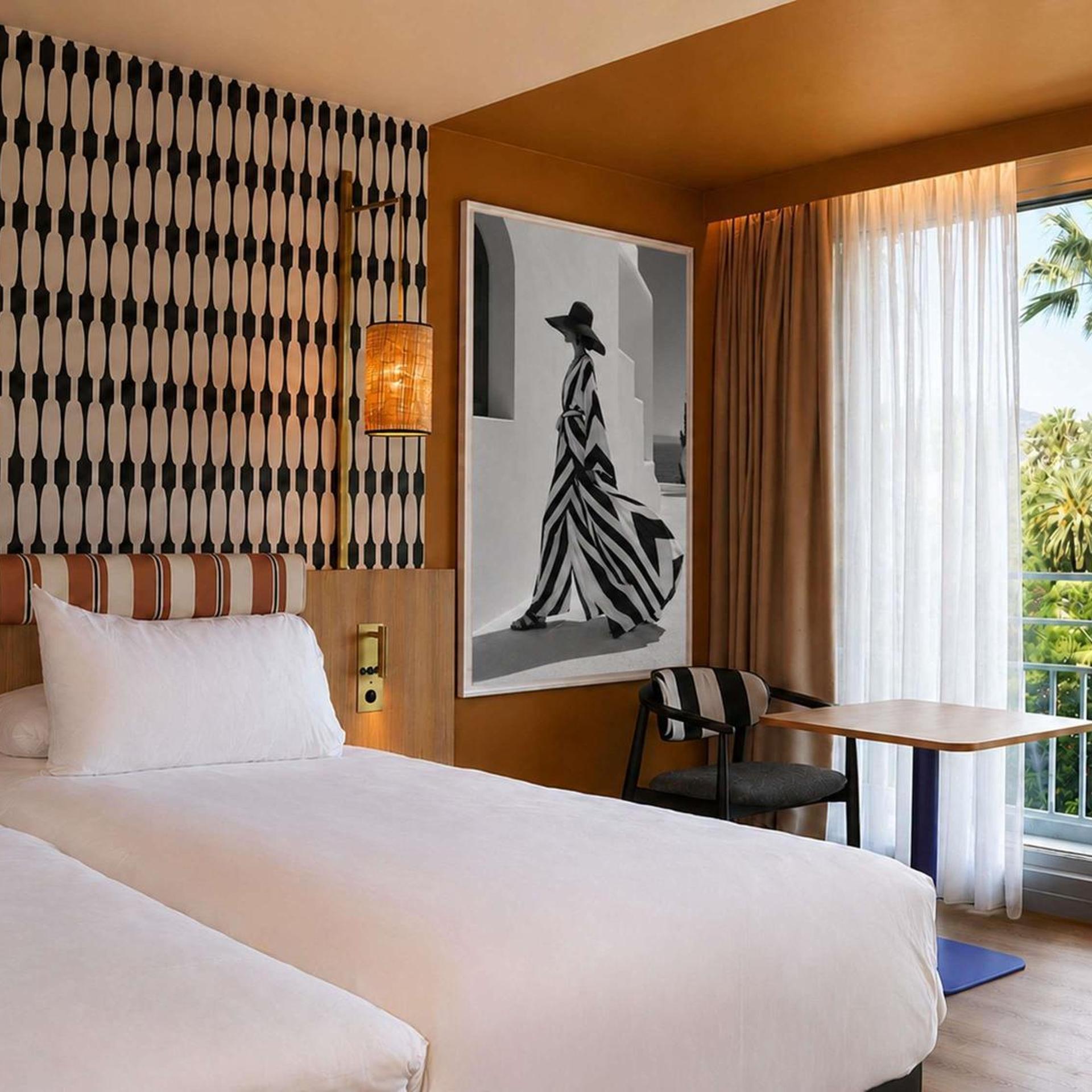 Privilege, Twin Beds, Garden and Sea View, Balcony