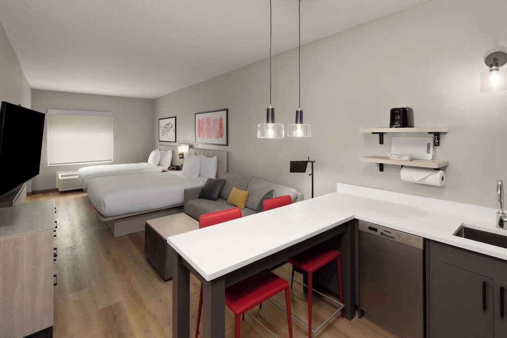 Hawthorn Extended Stay by Wyndham DeSoto 7/23