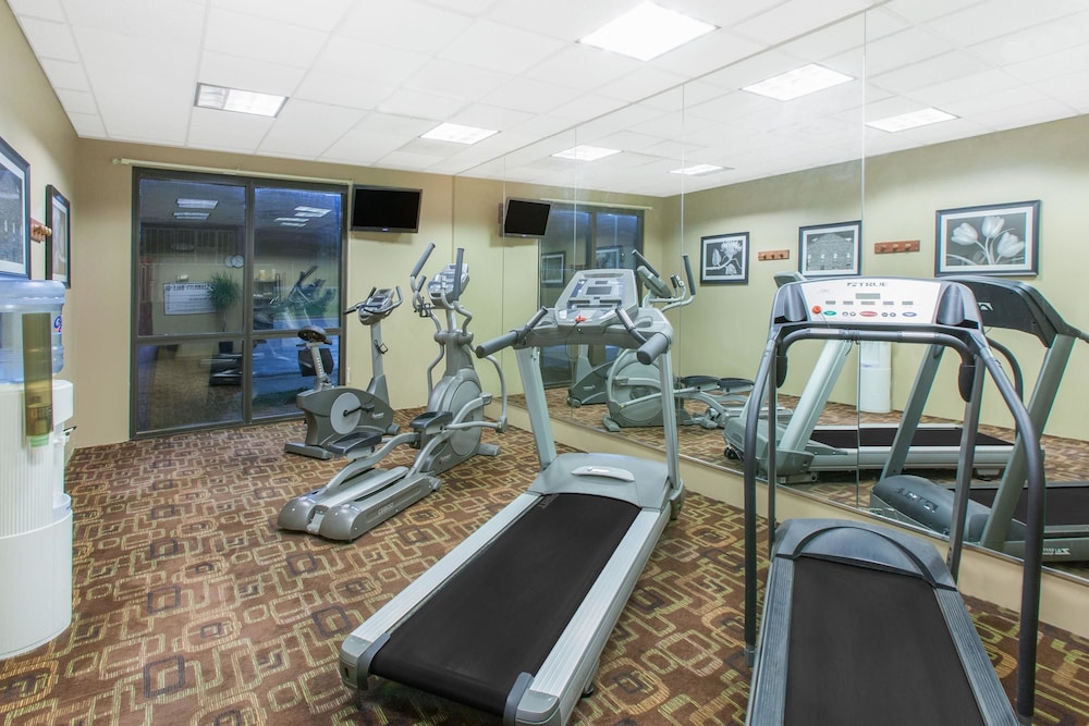 Hawthorn Suites By Wyndham Midwest City Tinker Afb 25/45