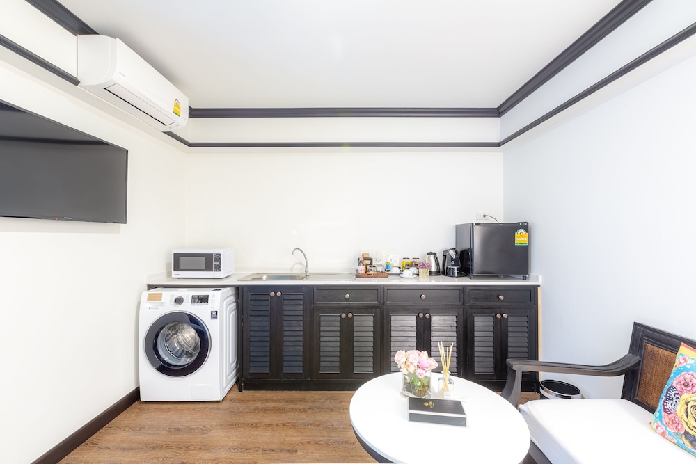 Mora Boutique Hotel 44/48