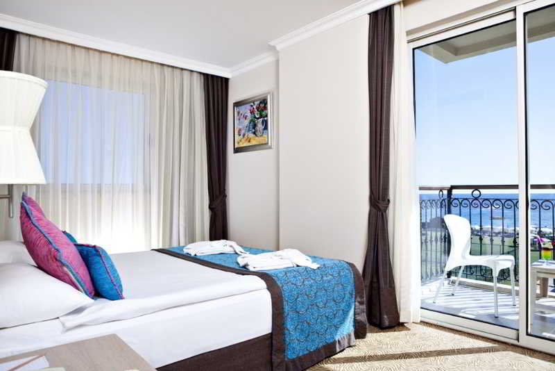 Room, Double or Single Bed, Lateral Side Sea View