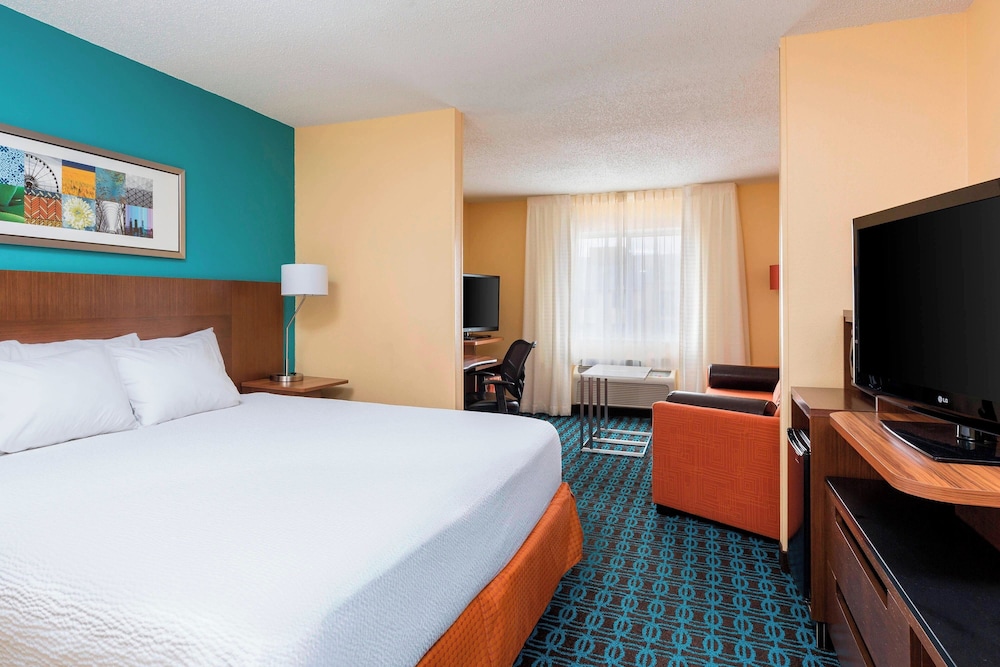 Suite, King Bed, Sofa, Accessible