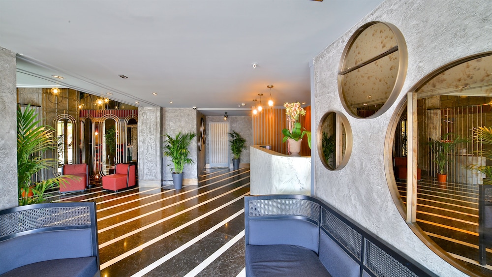 Lobby at Zimmer Bosphorus Hotel, ISTANBUL