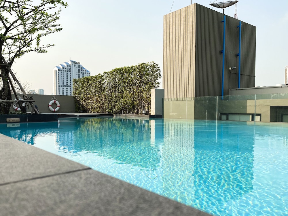 Alix Bangkok Hotel 71/77