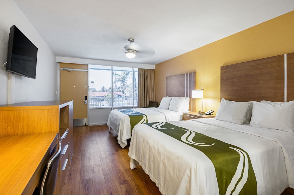 Quality Inn and Suites Airport Cruise Port Hollywood 32/55