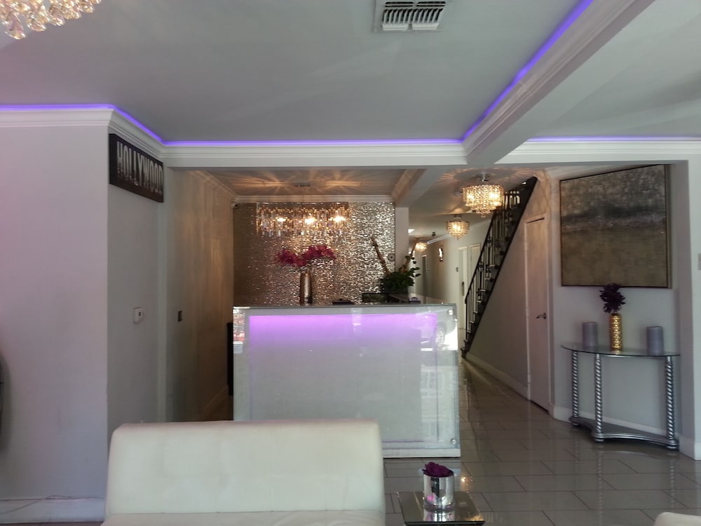 Hollywood Vip Hotel 12/40