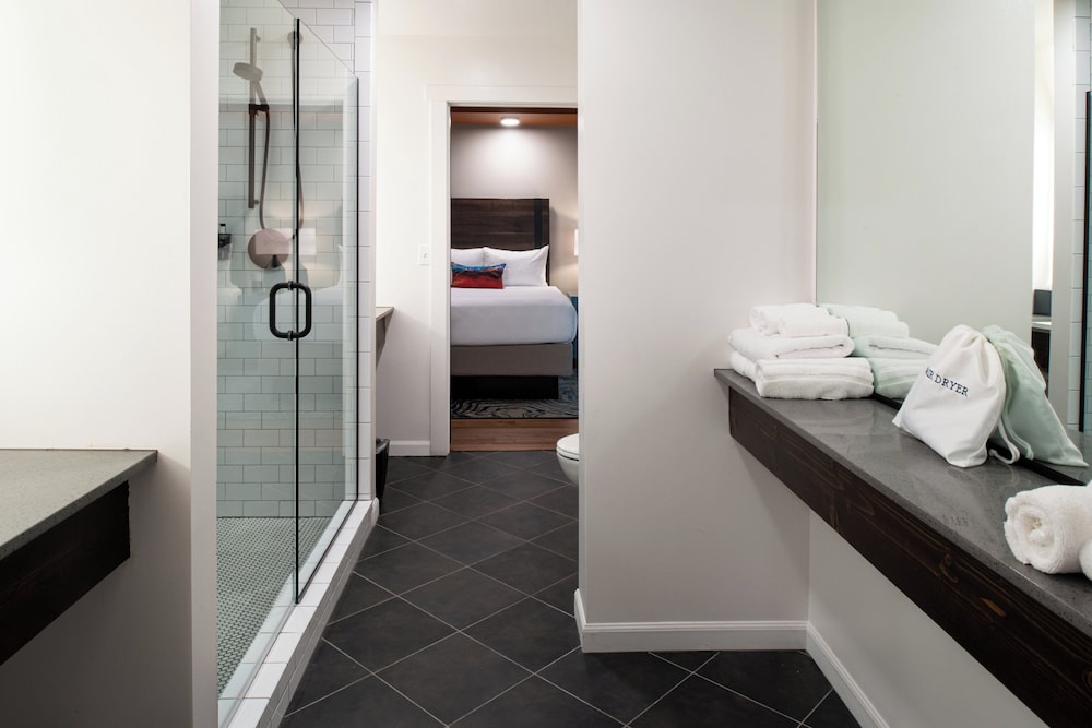 جناح بسرير كينج وسريرين كوين بغرفتي نوم، Hotel Indigo Spokane Downtown 9/10