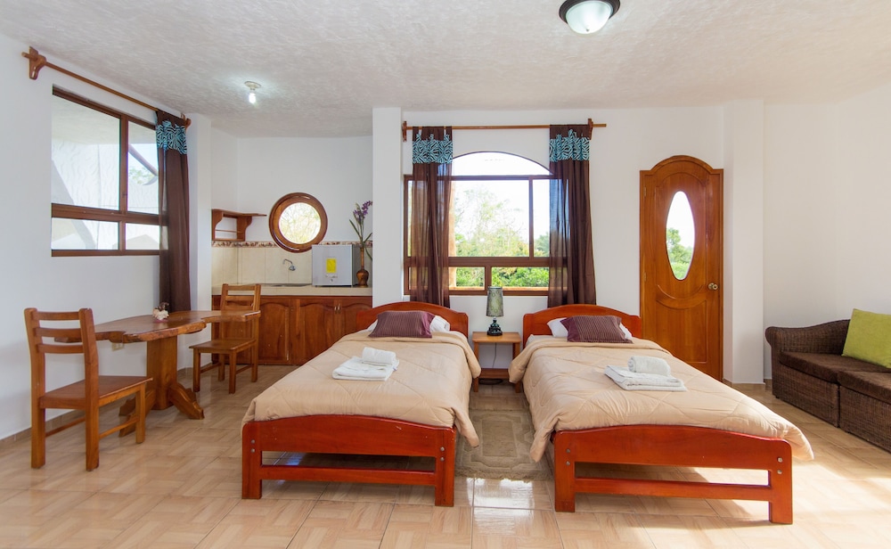 Twin Lodge Galapagos Hotel 54/68
