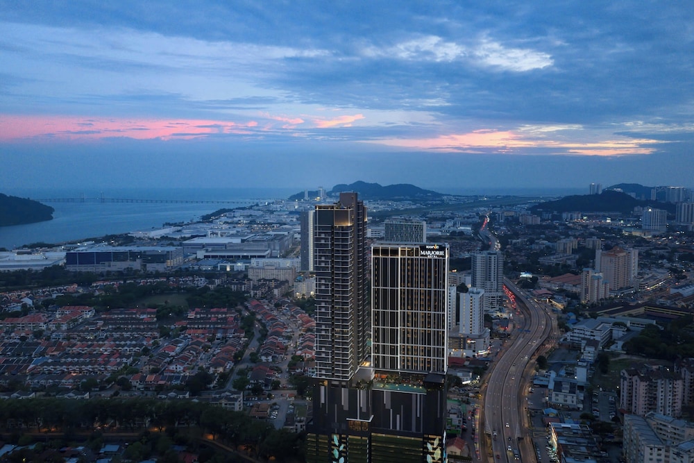Iconic Marjorie Hotel, a Tribute Portfolio Hotel 55/60