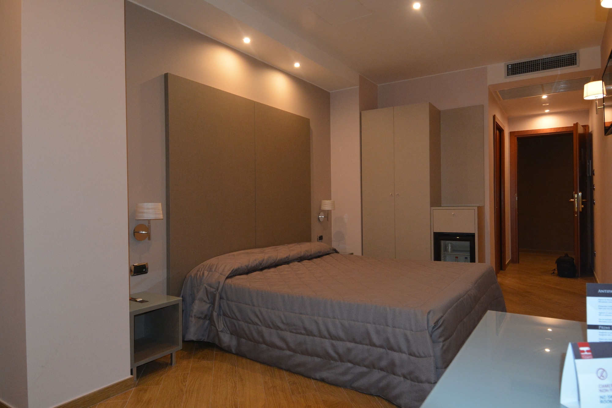ROOM, TRIPLE
