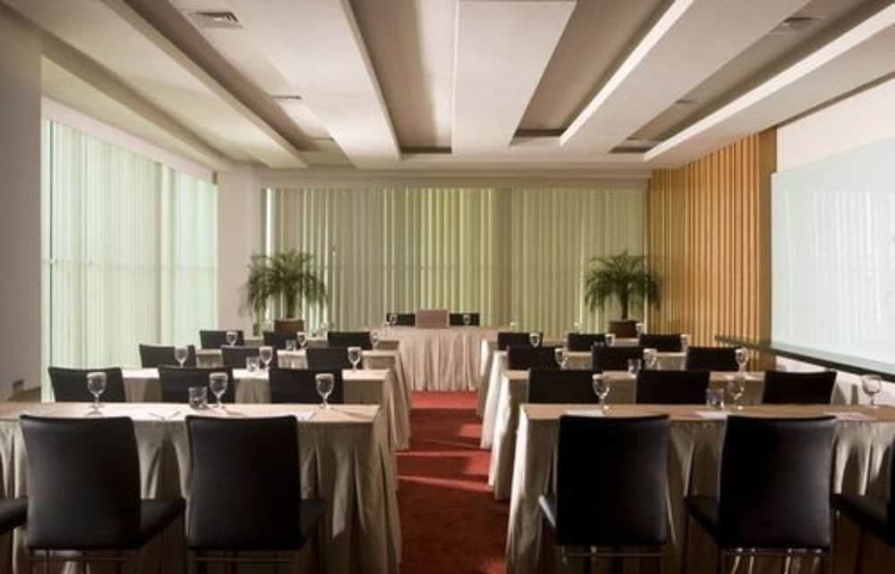 Hotel Santika Bsd City 23/30
