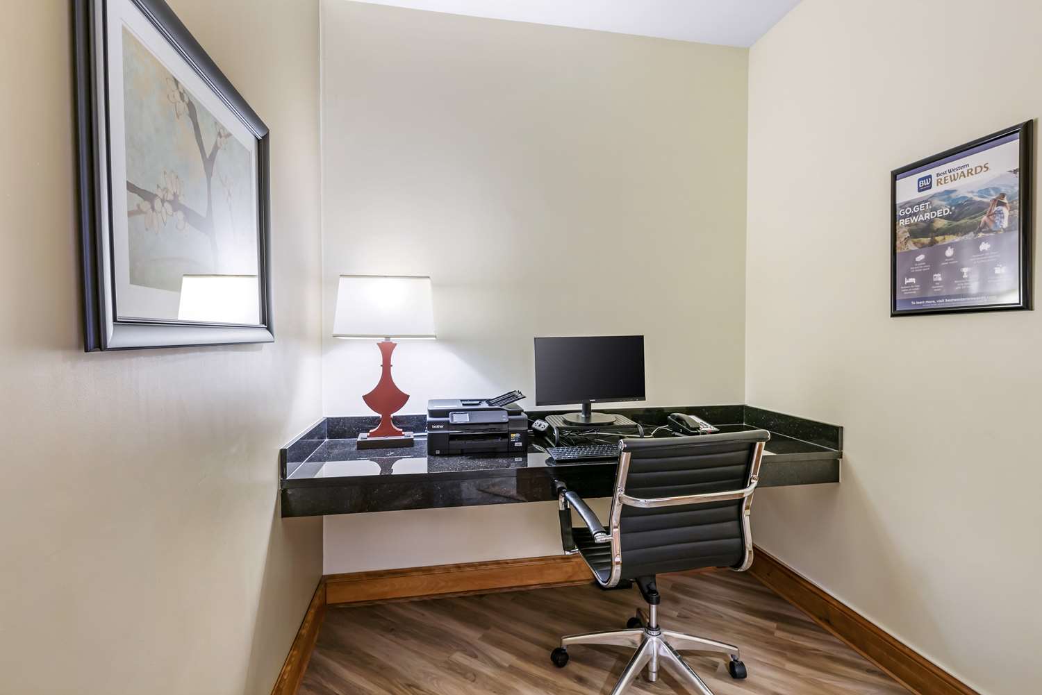 Best Western Plus Dutch Haus Inn And Suites 43/48