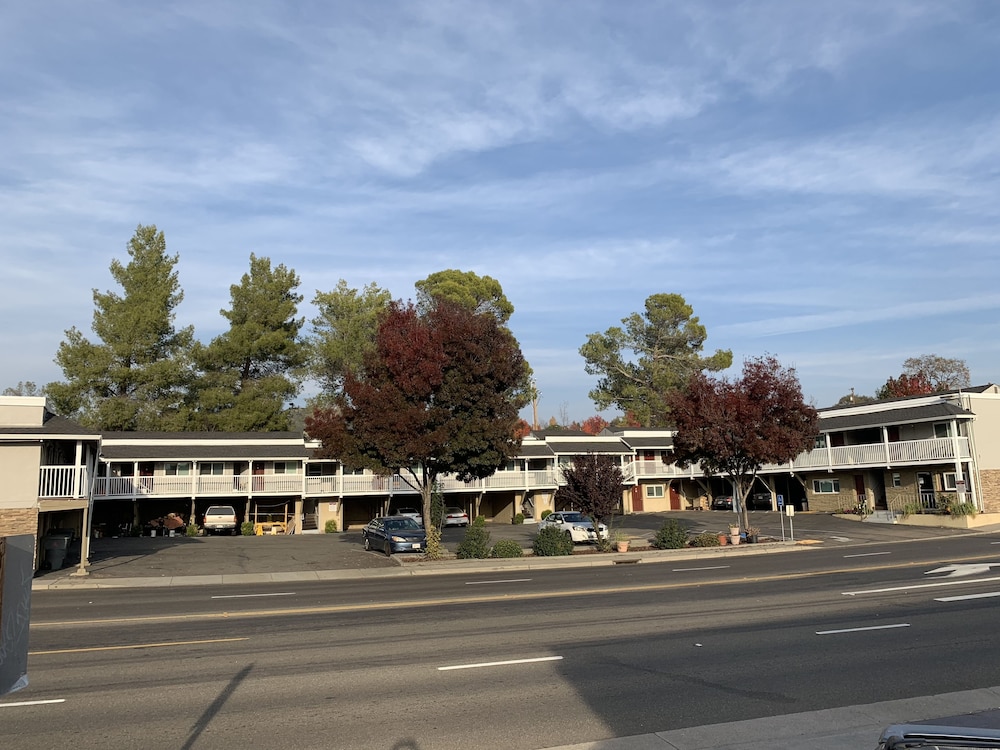 Elmwood Motel 11/15