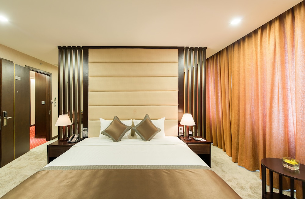 EXECUTIVE, SUITE