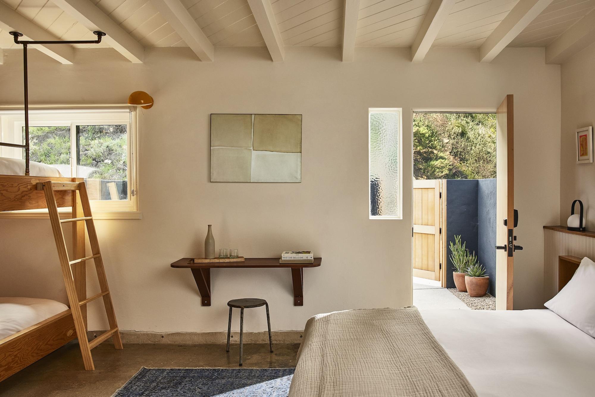 Bungalow, Bunk Beds