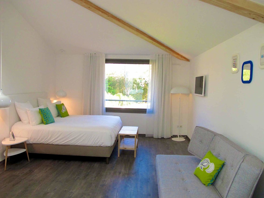 Hotel 96 4/50