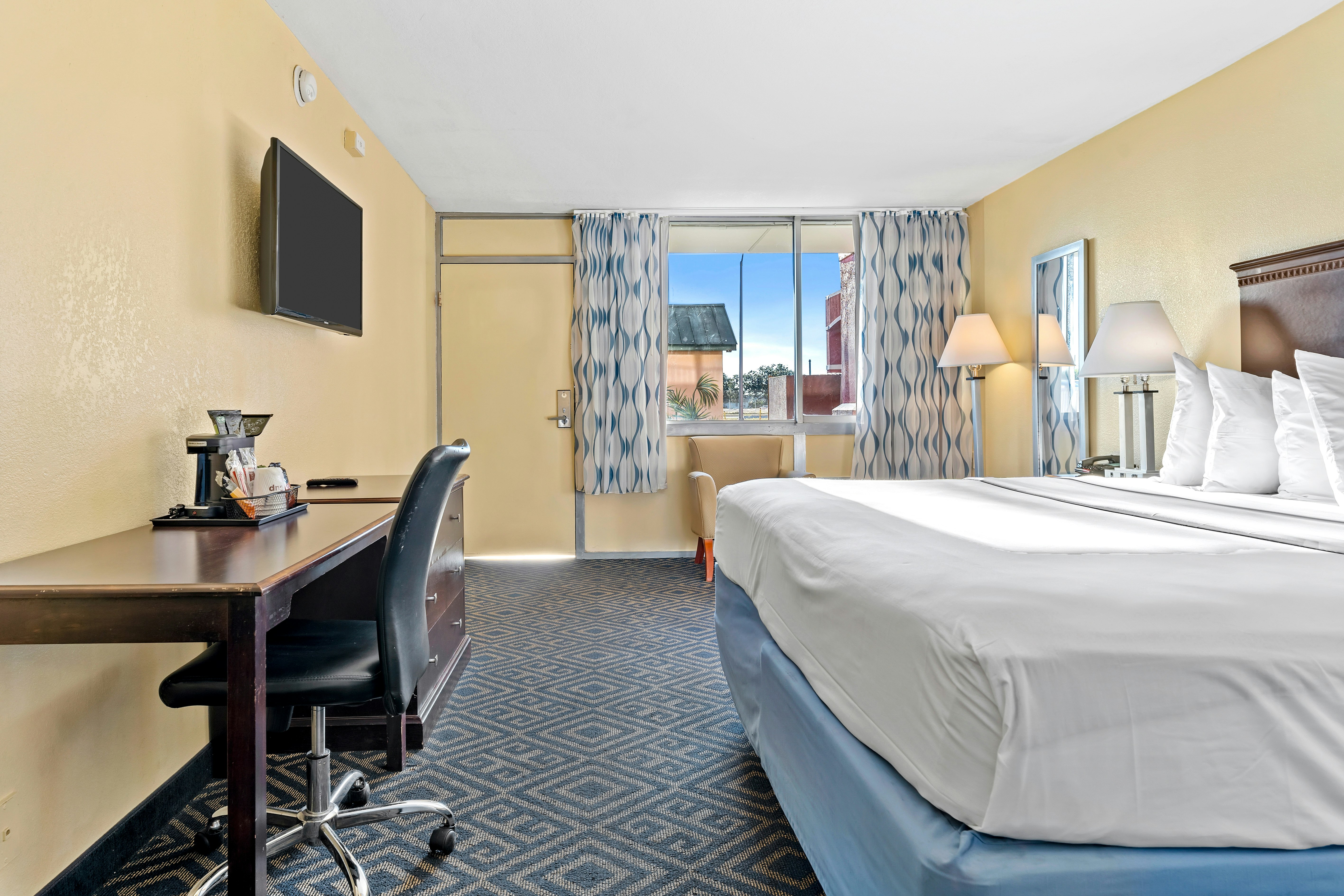 Baymont by Wyndham Orlando North Millenia 13/23