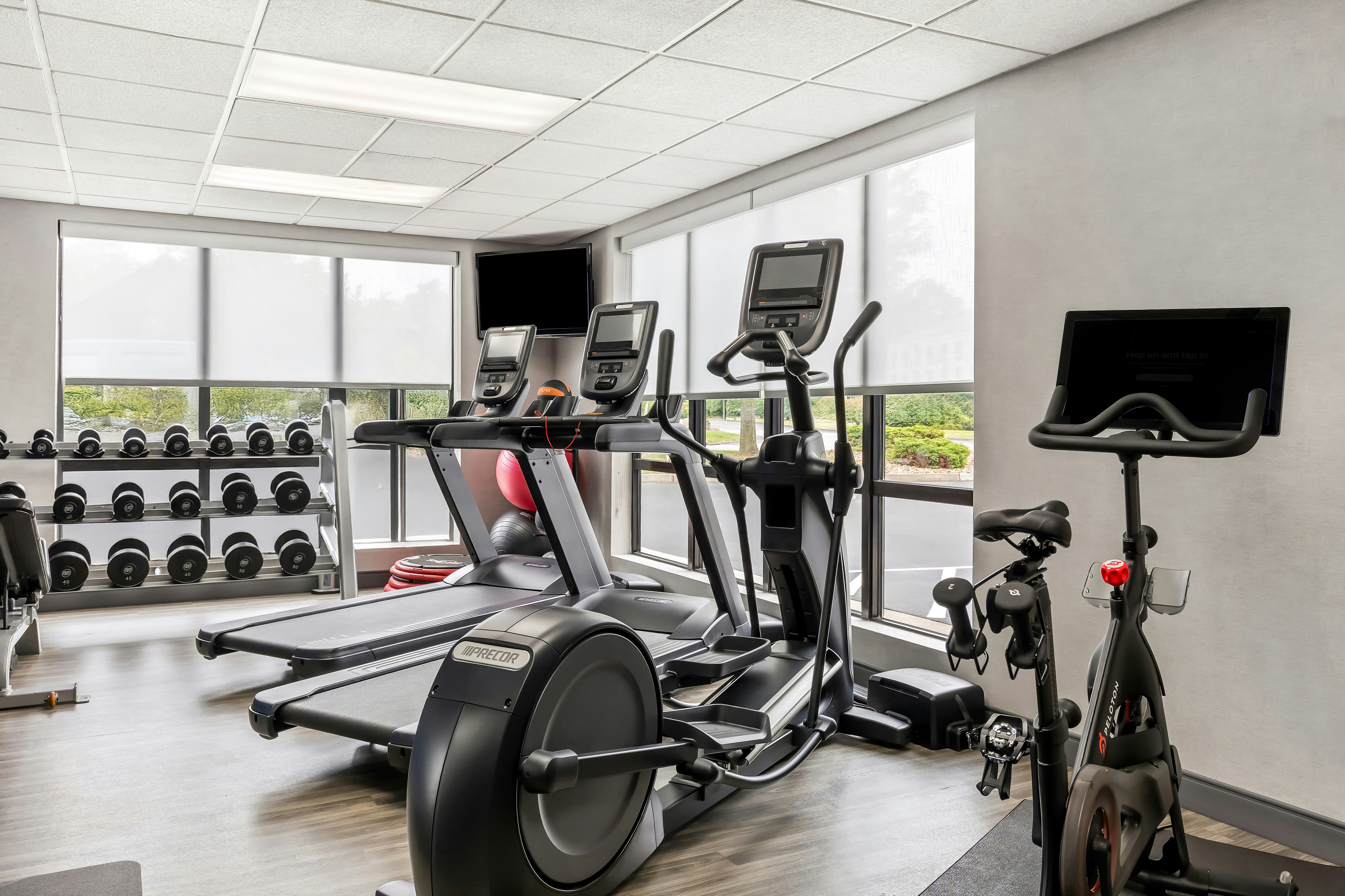 Hampton Inn & Suites Grove City 18/39