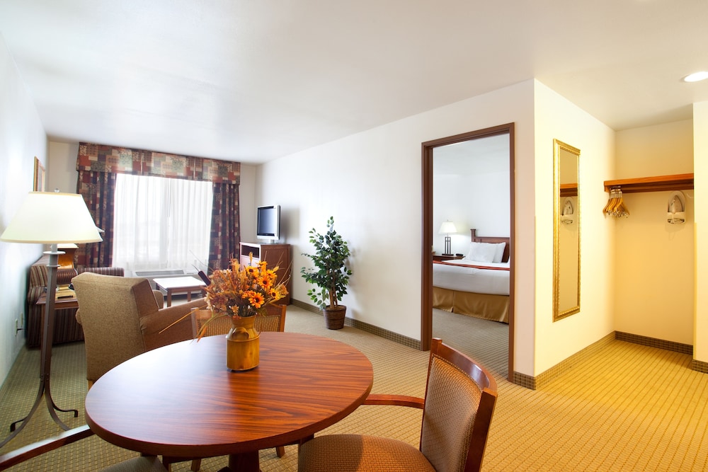 Holiday Inn Express Hotel And Suites Mattoon 36/48