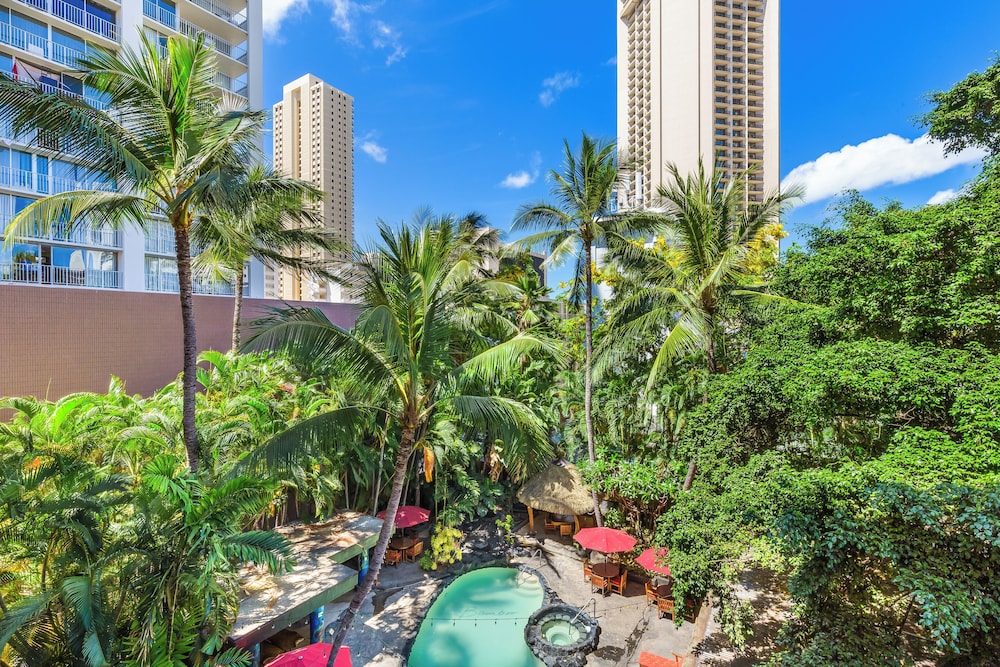 Castle Bamboo Waikiki 62/73