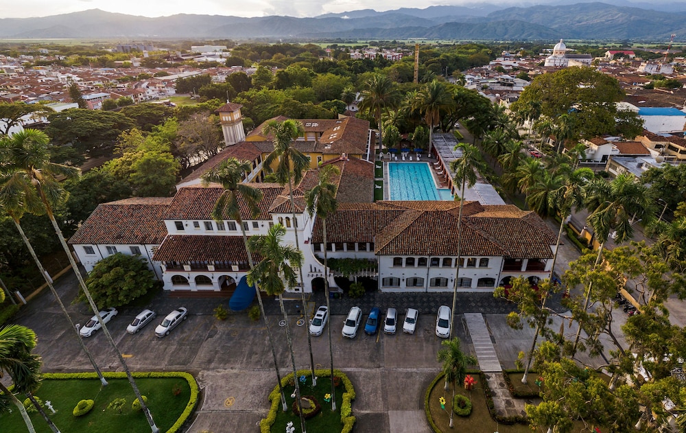 Hotel Guadalajara Buga 40/40