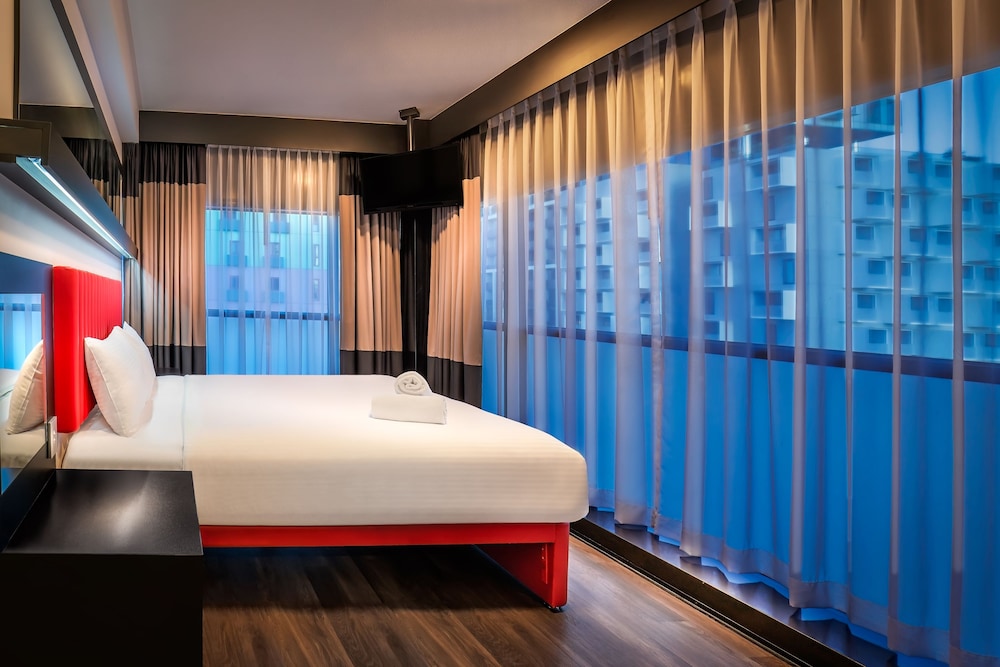 Essence Hotel Carlton 25/55