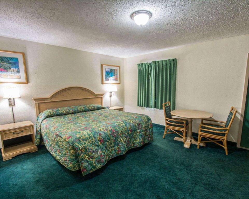 Room, King Bed