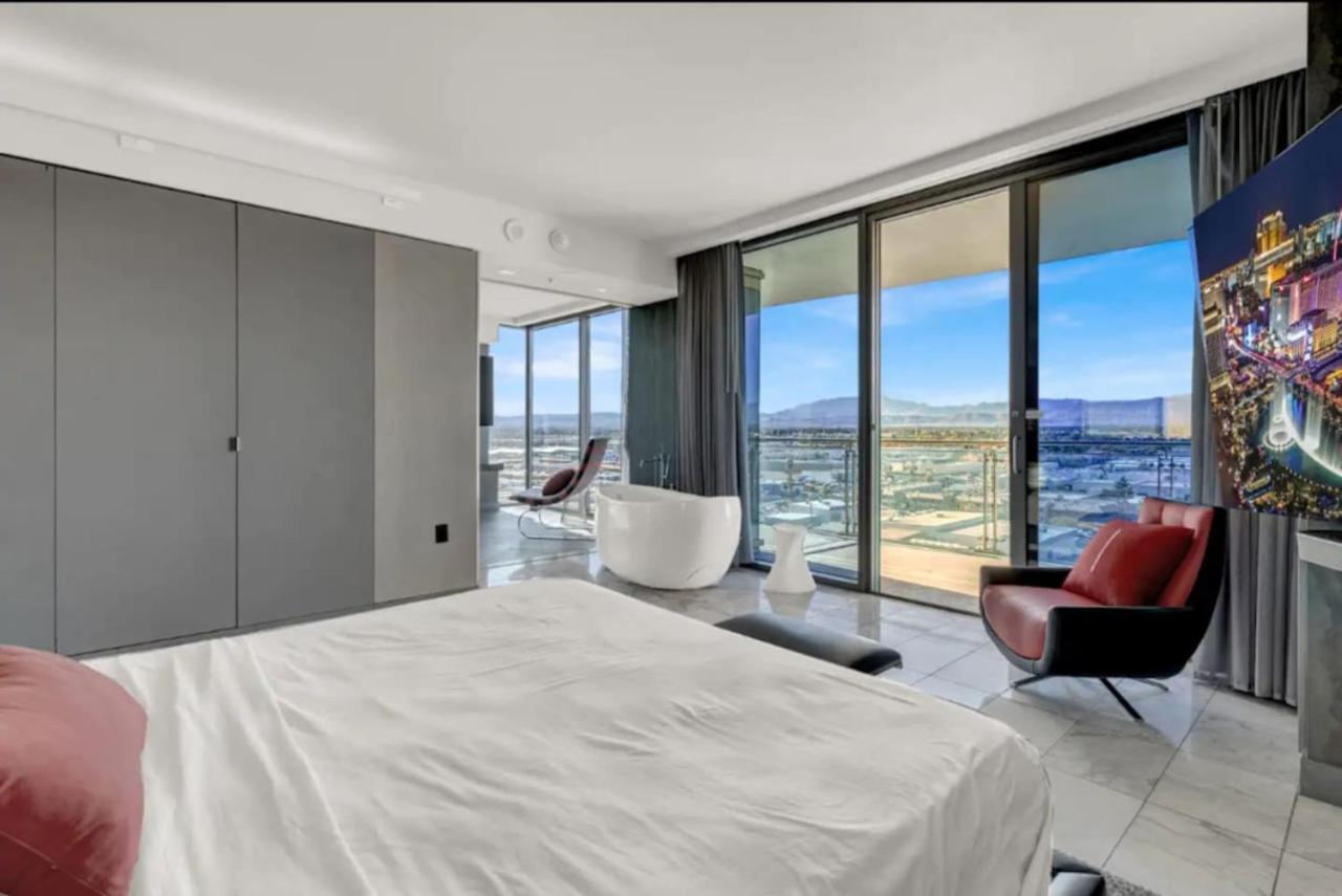 The Adele Palazzo Suite at Palms Place 4/23