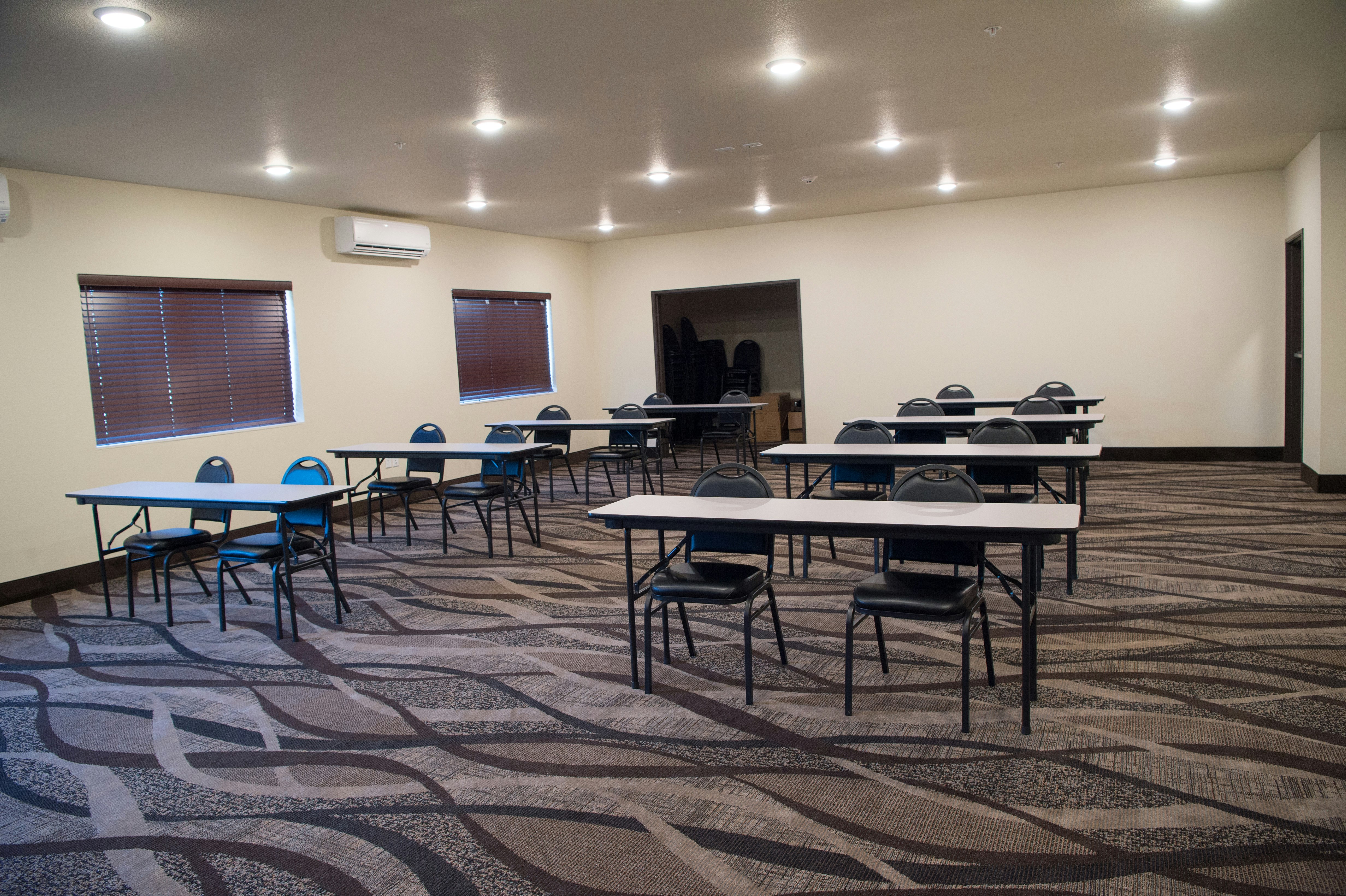 Cobblestone Inn & Suites - Forest City 26/33