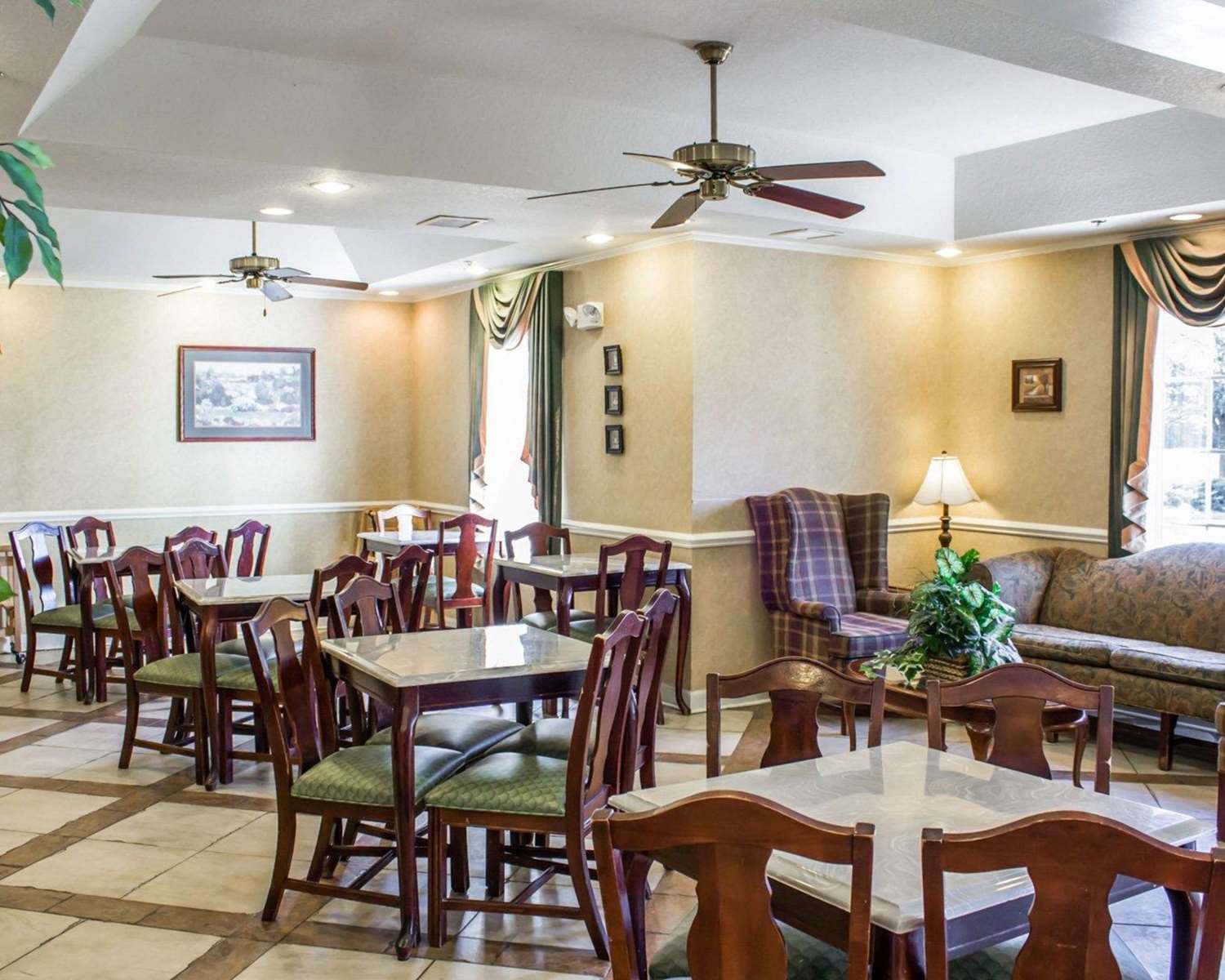 Quality Inn Goldsboro 24/36