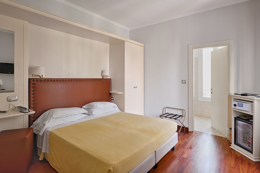 Hotel Paradiso 20/78