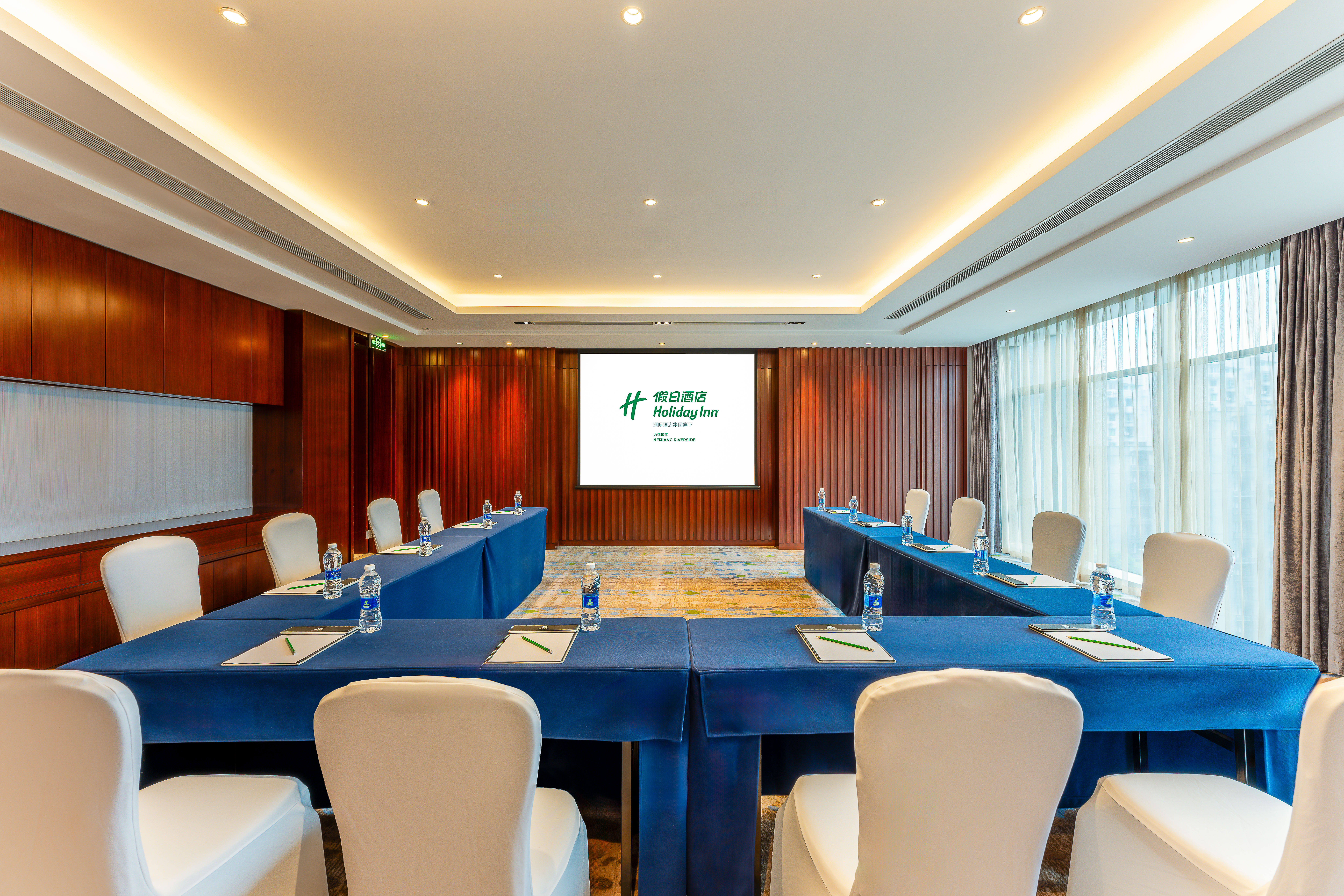 Holiday Inn Neijiang Riverside 68/81