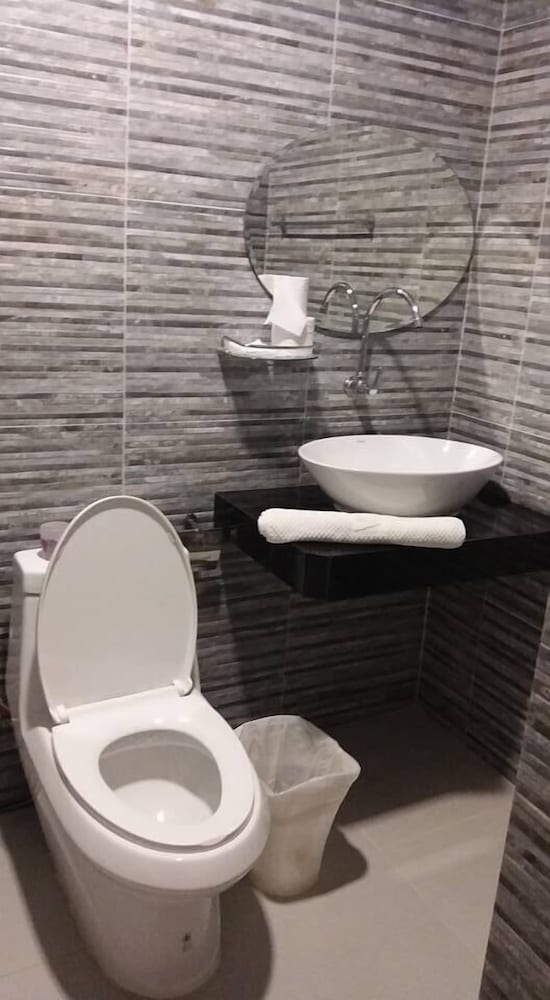 Tawan Anda Garden Hotel 40/45