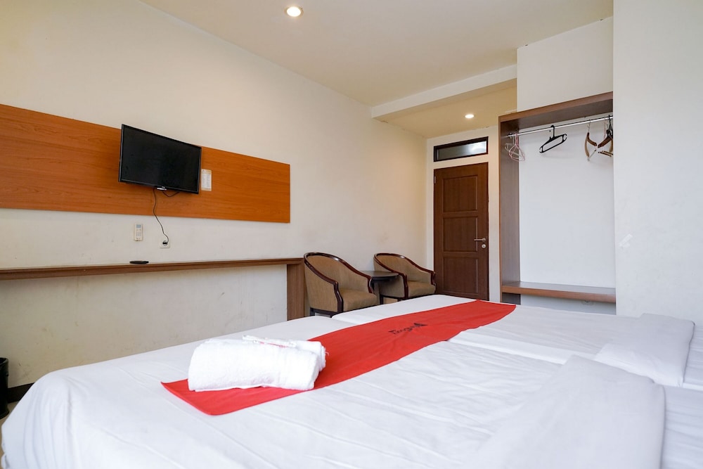 Reddoorz Near Braga Street 15/39
