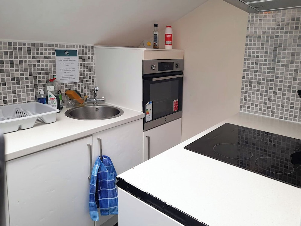 Irvine Riverside Guesthouse by Payman Club 22/32