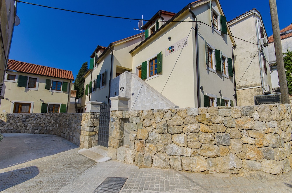 Hostel Dvor 27/44