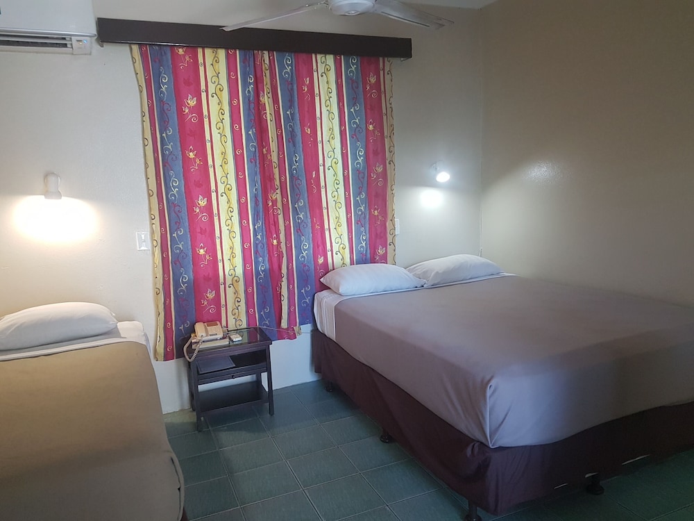 Grand Melanesian Hotel 16/50
