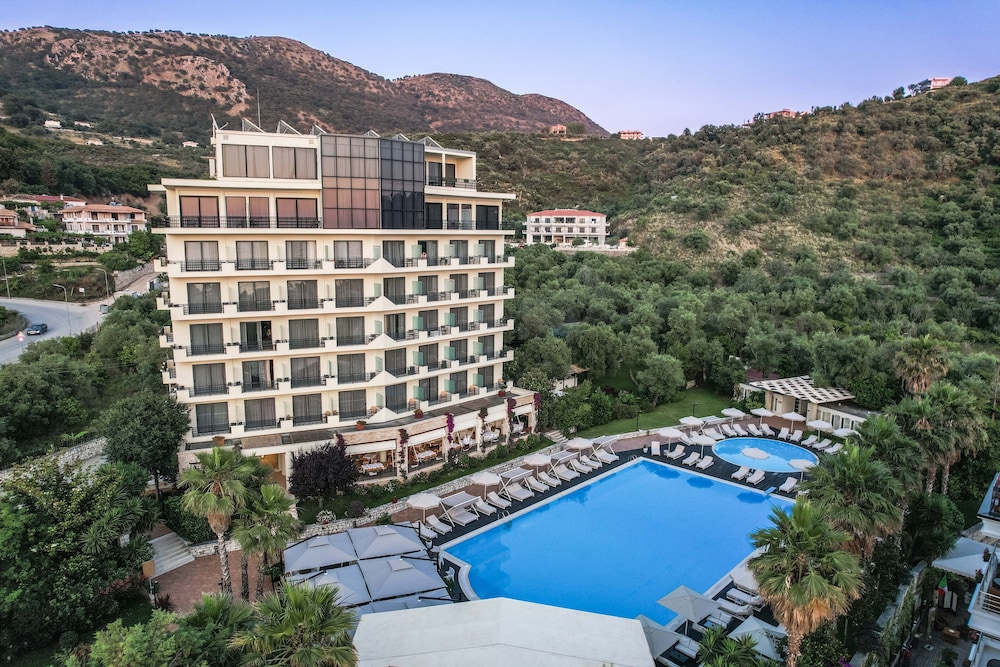 Rapos Resort 4/50