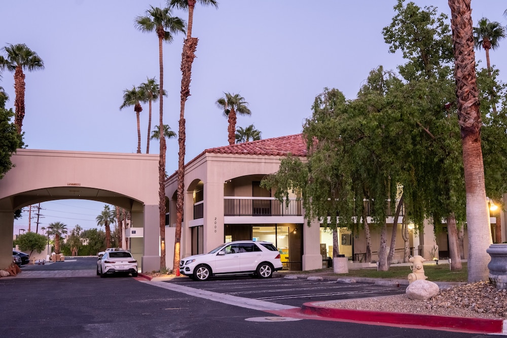 L3 Oasis Hotel 38/47