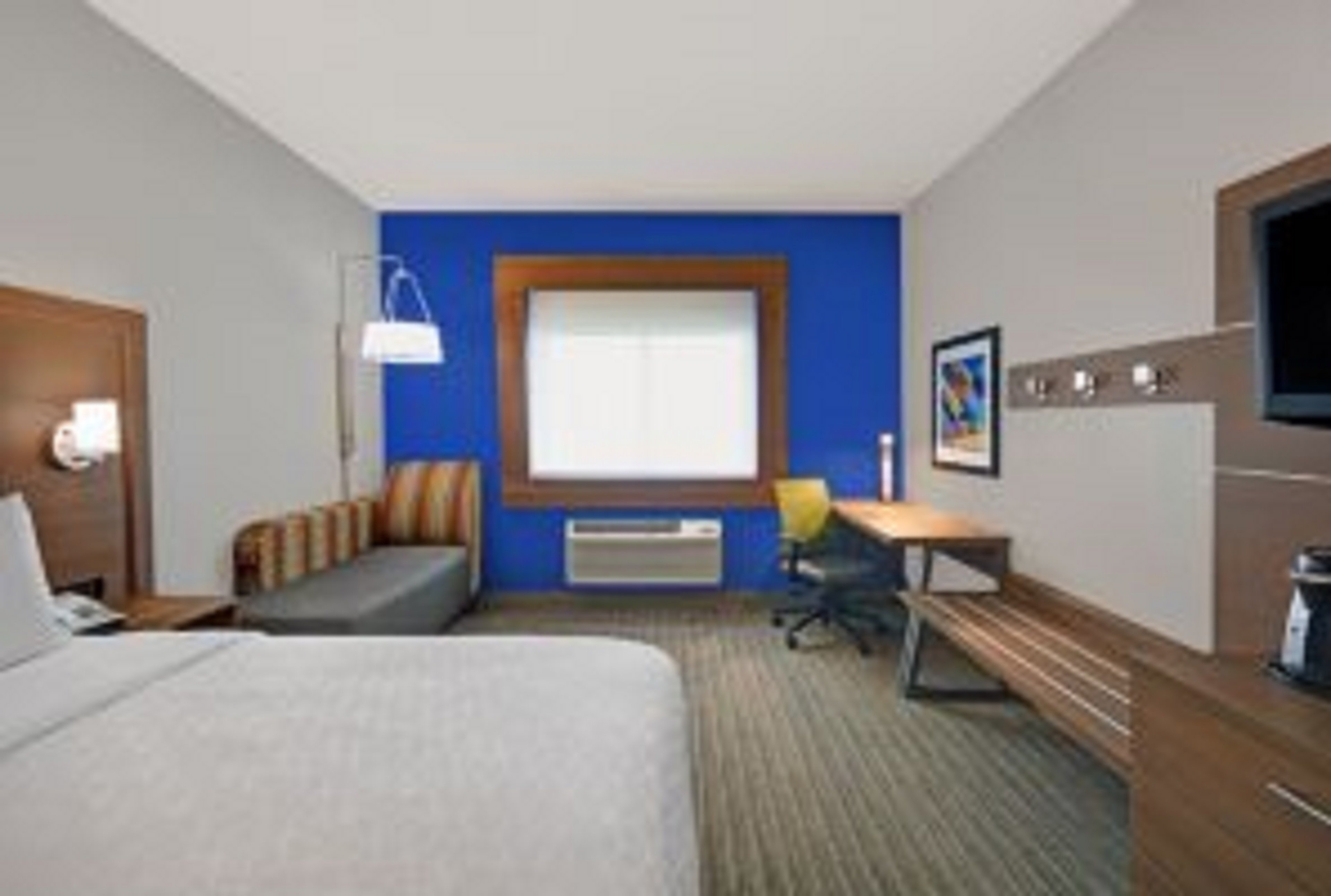 Holiday Inn Express & Suites DETROIT - DEARBORN 30/72