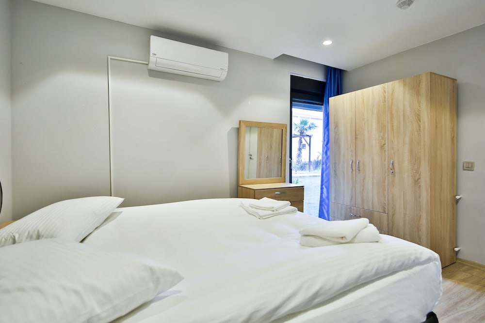 Mene Suites 9/33