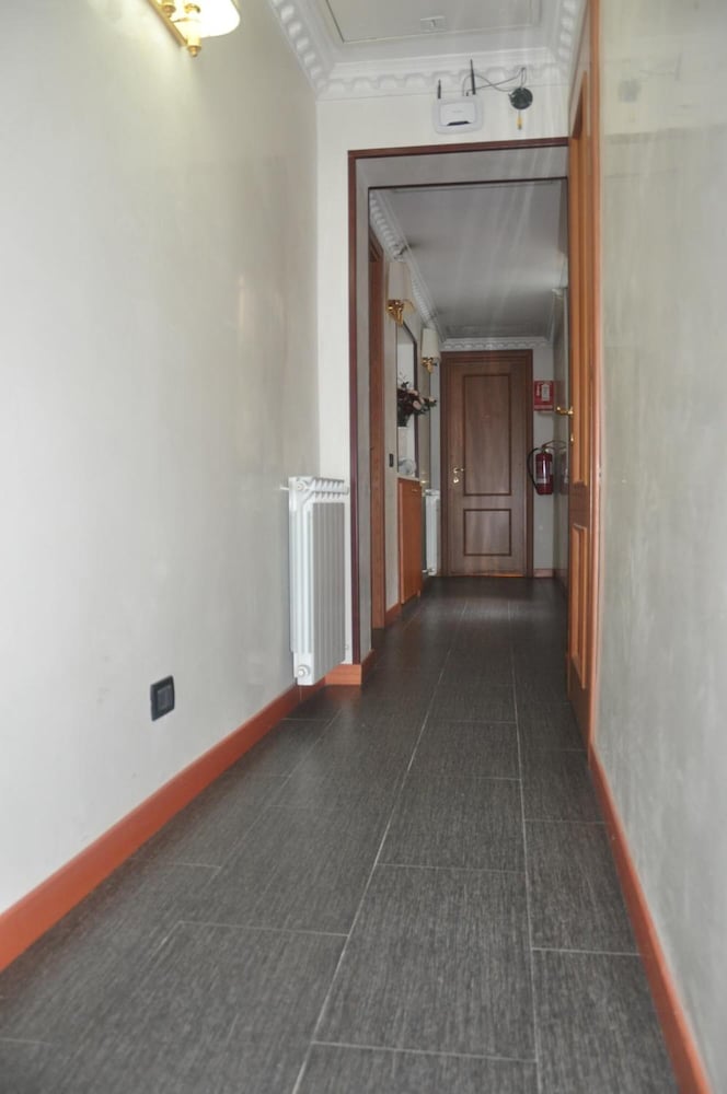 Hostel Beauty 54/64